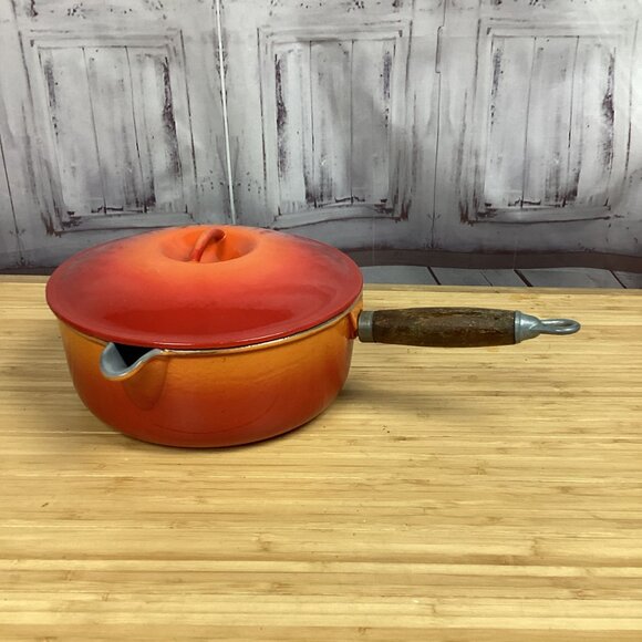 Vintage LeCreuset Flame Orange #22 Enamel Sauce Pan - Picture 13 of 13